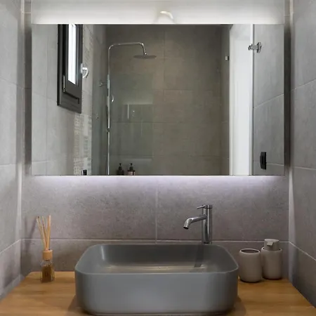 Akri Suites Hotel *