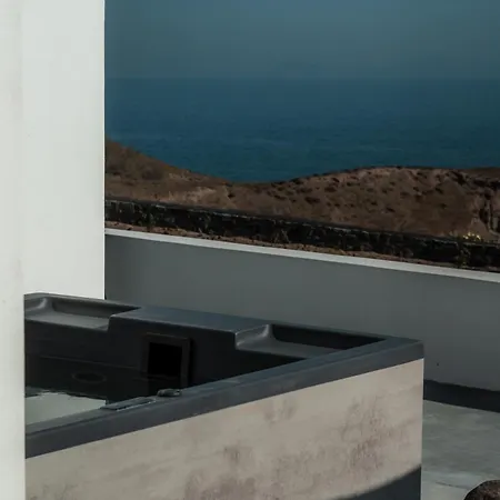Akri Suites Hotel *
